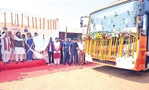 CM Mohan Charan Majhi flags off the bus carrying pilgrims to Puri for Jagannath darshan