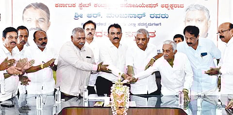 Contractors’ association members at a meeting in Chikkamagaluru on Saturday