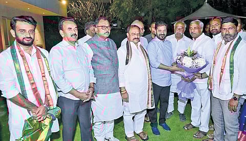 All India Forward Bloc councillors from Vaddepalli municipality, Jogulamba Gadwal district, meet Chief Minister Revanth Reddy in Hyderabad on Saturday.