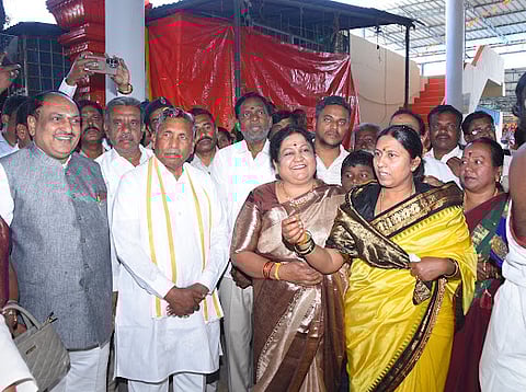 Veteran Congress Leader KH Muniyappa and MLA Roopa Kala Sashidhar
