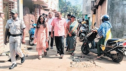 CMC commissioner Kirandeep Kaur Sahota and mayor Subhash Singh visiting the jaundice-affected localities