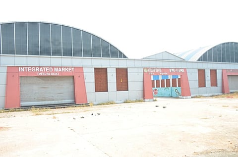 Nalgonda - The Integrated market built in Nalgonda town at a cost of five crore rupees has remained unutilized for the past three years.