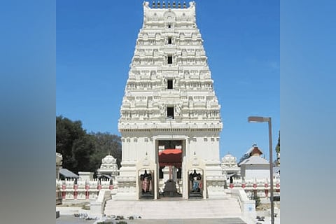 Sri Raja Rajeshwara Swamy Temple in Vemulawada