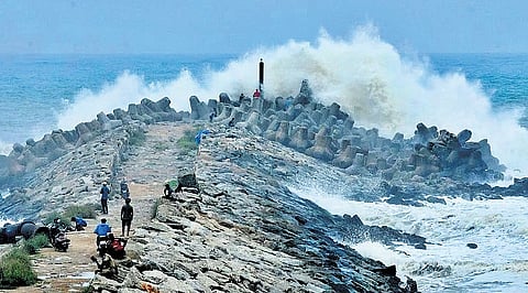 The breakwater at Muthalapozhi