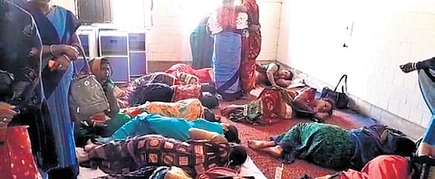 Post-operative women lying on the floor of Naugaon CHC in Jagatsinghpur