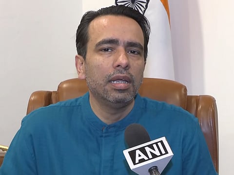 According to the complaint filed on his behalf, the caller issued death threats and asked whether certain documents sent over the phone had been seen, also referring to few weapons such as an MP5, before disconnecting.