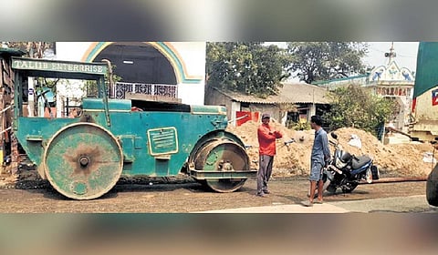 Residents approached the workers and sought clarification about the authority behind the project.