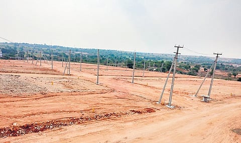 Officials said the land in Survey No. 31, Gandipet mandal, forms part of 59.14 acres allotted to Secretariat employees in 2002 and developed by HUDA in 2007.