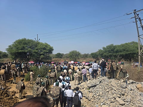 Villagers staging protest in presence of police at Lanjiberna in Rajgangpur