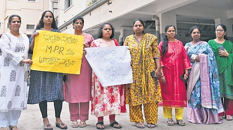 Residents of Madhu Park Ridge protest against the government’s plan to acquire buildings falling under the 50-metre buffer zone.