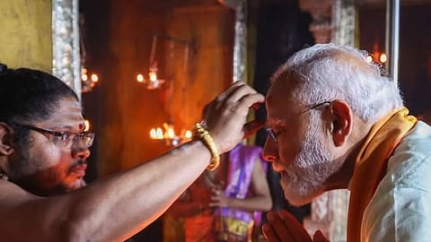 PM Modi offering prayers at Subramaniaswamy temple at Thiruparankundram