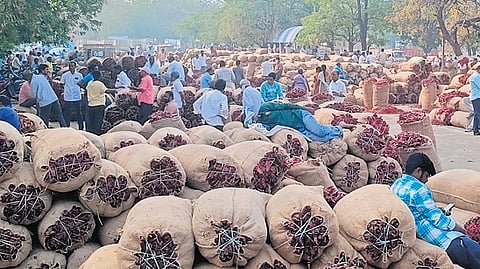 Traders at the market protested against the police action, alleging that they had no prior knowledge of the theft and objecting to what they described as interference in routine transactions.