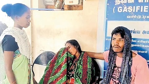 Grieving family members of Odisha labourer Trinath Kata (R) who was hacked by a gang on Monday.