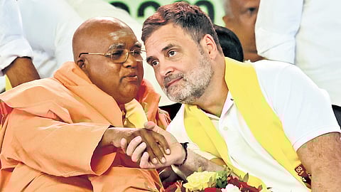 Leader of Opposition in the Lok Sabha Rahul Gandhi and Sivagiri Mutt chief Swami Sachidananda during the function to mark the centenary of the Sree Narayana Guru - Mahatma Gandhi meeting, at Ashram Grounds in Kollam on Friday.