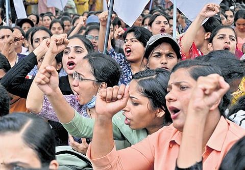 Nurses under United Nurses Association protest at the Kozhikode collectorate on Monday, demanding basic pay hike