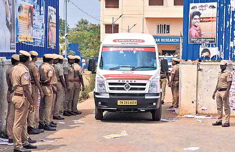 Relatives of John Mark, an SC man who was hacked to death in Perumpathu village, received his body on Monday and performed the last rites | V KARTHIK ALAGU