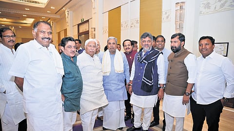 CM Siddaramaiah, Deputy CM DK Shivakumar and other Congress leaders at a private hotel in Bengaluru on Tuesday evening. Shivakumar hosted a dinner for Congress legislators upon completing six years in office as KPCC president.
