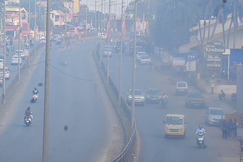 Public on Hubballi Dharwad main road in the dense smoke