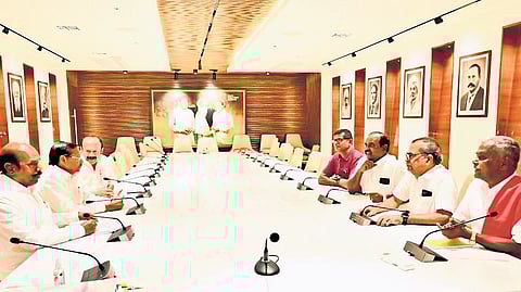 The second round of seat-sharing talks between the DMK and the CPM ended in a stalemate on Tuesday.