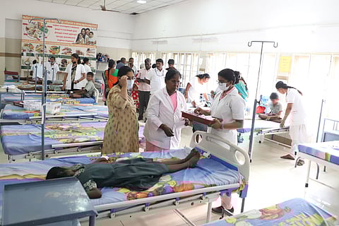 Shortly after lunch, the students found a dead lizard in one of the plates, and they began experiencing symptoms of vomiting and diarrhoea, raising suspicion of food poisoning.