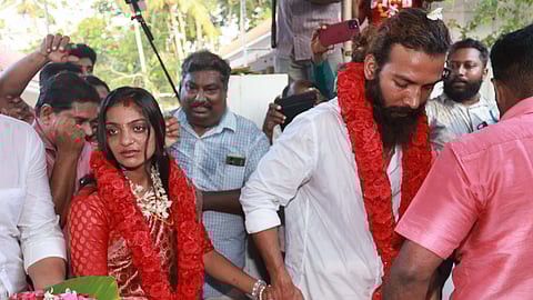 Monalisa Bhosle and Mohammed Farman after tying the knot in front of the idol of Sree Narayana Guru at the Arumanoor Nainar Deva Temple near Neyyattinkara in Thiruvananthapuram on Wednesday.