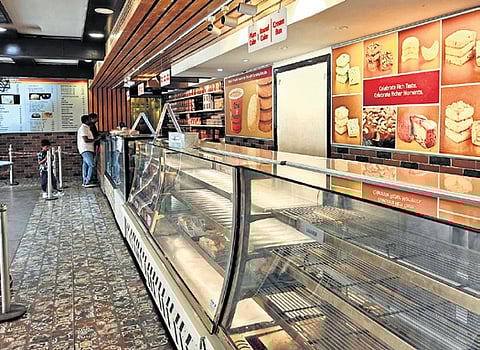 Paradise Bakery in Secunderabad stops serving tea and snacks amid commercial gas shortage
