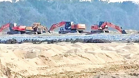The villagers had previously complained that illegal sand mining and smuggling from Subarnarekha river in Jaleswar block has spiraled out of control of the administration.