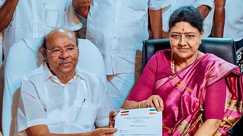 Sasikala, S Ramadoss join hands for Tamil Nadu, Puducherry elections.