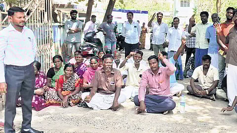 Relatives of the deceased staging a protest outside Cuddalore collectorate