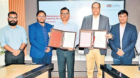 The pact was signed by OMC director (HR) Alok Kumar Pal and IIT (ISM) Dhanbad deputy director-cum-TEXMiN Foundation project director Prof Dheeraj Kumar