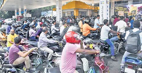 Driven by rumour-fuelled panic, motorists throng a petrol bunk in Secunderabad to top up on Wednesday. This led to many fuel bunks going dry | Vinay Madapu