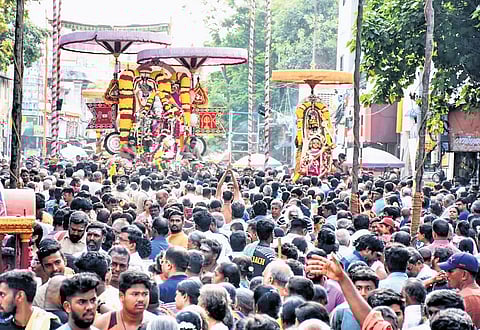 The Greater Chennai Corporation, along with Urbaser Sumeet, has initiated measures to keep the festival zone litter-free through awareness