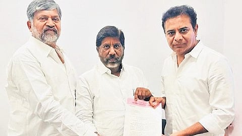 Former Minister and BRS Working President Kalvakuntla Taraka Rama Rao (KTR) met Deputy Chief Minister Mallu Bhatti Vikramarka, seeking to save the textile industry from the power crisis that has beset the Sircilla textile industry.