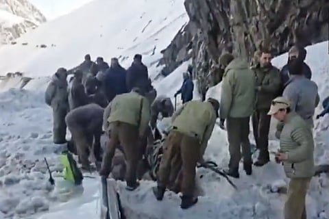 Snow clearance and rescue operations are underway on the Zojila–Sonamarg highway after an avalanche blocked the route, leaving many vehicles stranded.