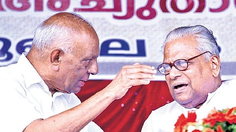 Veteran communist Paloli Mohammed Kutty with CM
V S Achuthanandan in 2010