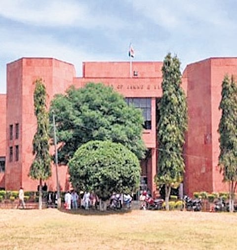 Srinagar Diary | HC asks MHA to bring back boy from Pakistan