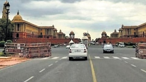 The minimum temperature is expected to be around 17–19 degrees Celsius on Sunday, with a slight dip thereafter.