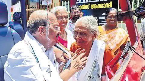 G Sudhakaran interacting with an elderly voter at Karoor in Ambalapuzha.