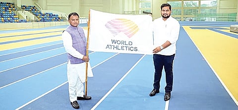 Majhi receiving World Athletics Flag from Sports minister Suryabanshi Suraj at Kalinga Stadium