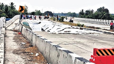 The bridge on the Villupuram–Nagapattinam stretch of NH-32 near Chidambaram caved-in owing to a faulty foundation.