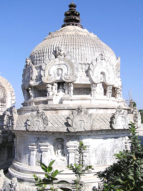 An ancient Jain temple in Thiruparuttikunram
