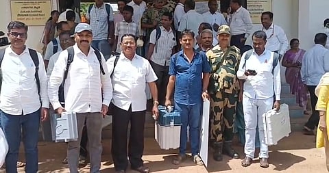 Staff deployed for bypoll
duty leave for polling booths
in Bagalkot bDavanagere South on Wednesday