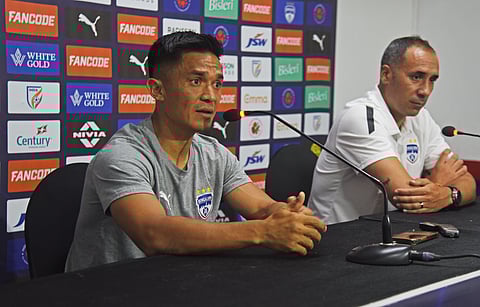 Veteran forward Sunil Chhettri (L) addressing the media at the press conference with new BFC head coach Pep Munoz
