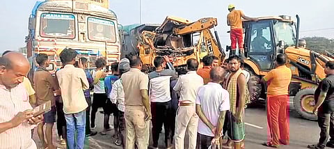 Fire services personnel retrieving the deceased driver’s body from the Hyva | Express