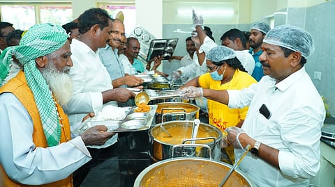 SW Minister Dr Swamy inaugurated the new Anna Canteen in Singarayakonda on Wednesday.