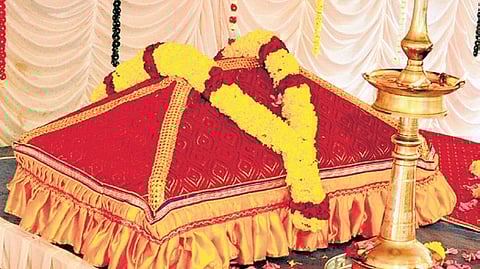 The Thiruvabharanam inside which the Kaaniponnu is kept