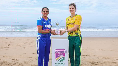 Captains Harmanpreet Kaur and Laura Volvaardt pose with the T20I series trophy