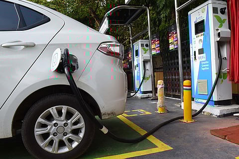 Polluted cities should accelerate shift to EVs