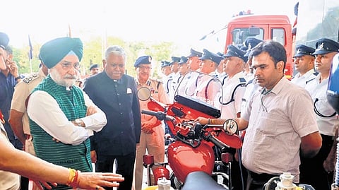 LG inspects firefighting equipment demo at Fire Service Management Academy