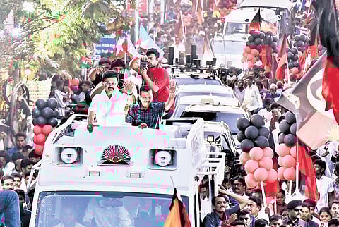 AAP chief Arvind Kejriwal campaigns along with Chief Minister MK Stalin at Pulianthope on Monday